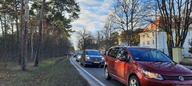 Do wypadku doszło przy ul. Żarskiej, w terenie niezabudowanym