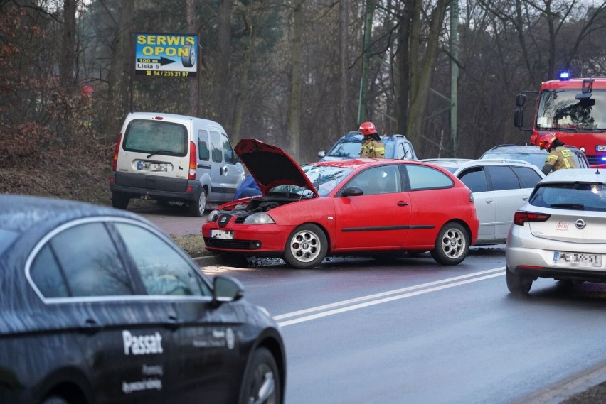 Szklanka na drogach. Wypadki i kolizje we Włocławku i powiecie włocławskim [zdjęcia - 9 lutego 2022]