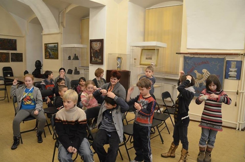Muzeum w Wodzisławiu Śl. Dzieci poznały tradycje andrzejkowa. Zobacz zdjęcia