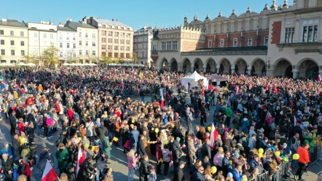 Ogólnopolskie śpiewanie biało-czerwonych przebojów