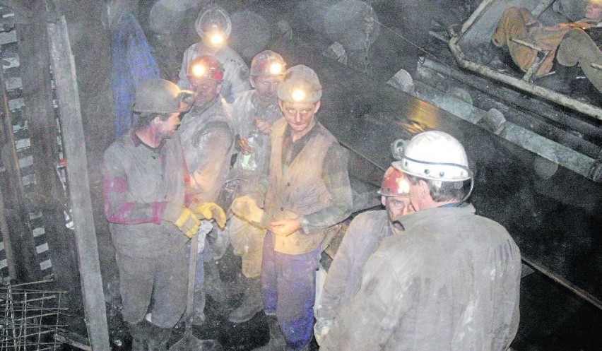 Górnicy zostali wycofani z zagrożonego rejonu po wstrząsie w...