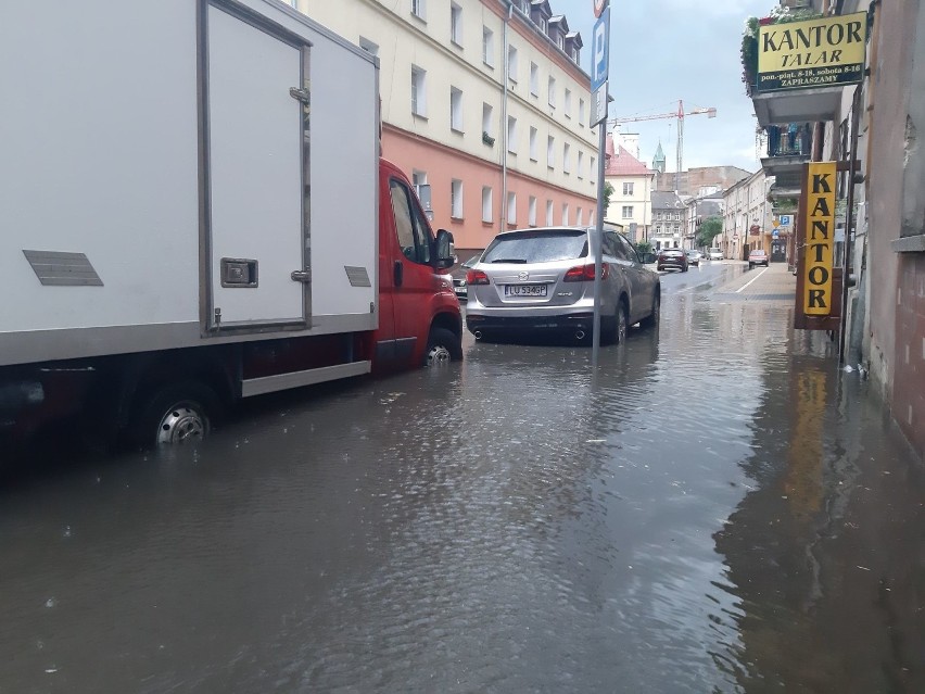 Częściowo zalana ul. Furmańska w Lublinie