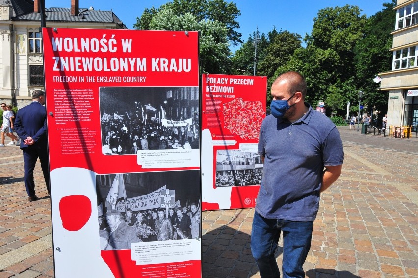 Wystawa „Tu rodziła się Solidarność” na Placu Szczepańskim [GALERIA]              