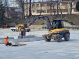 Remont Stawku Zamkowego w Opolu. Po zimowej przerwie robotnicy wznowili prace remontowe