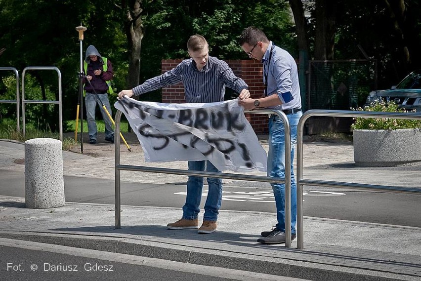 Protest mieszkańców przeciwko Mo-Brukowi (film i zdjęcia)