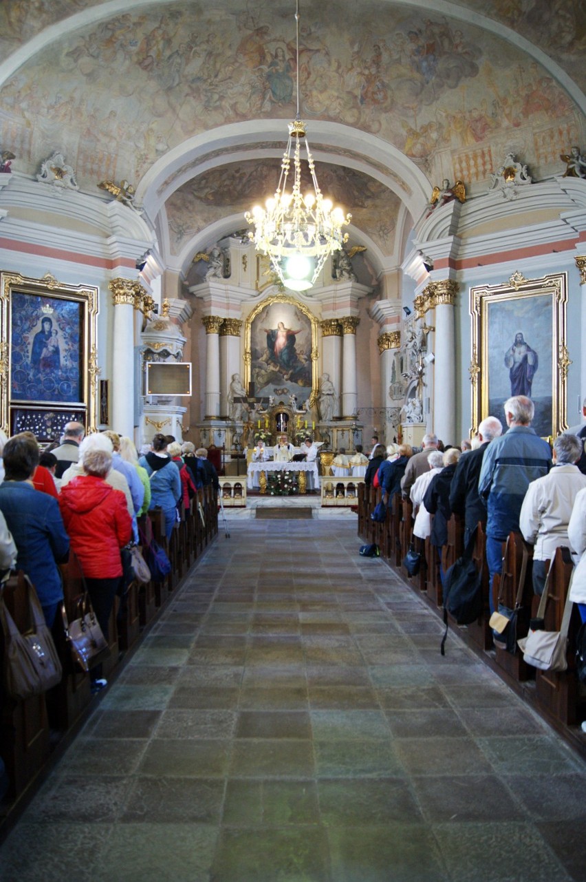 Z modlitwą i śpiewem wokół jeziora  Błędno. VII Pielgrzymka pokutno-dziękczynna 