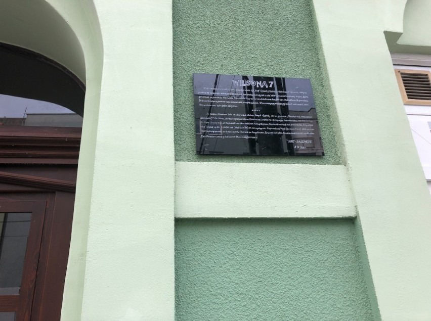 Ze szczecińskiej kamienicy zdjęto tablicę upamiętniającą "Rzeźnika z Niebuszewa". Policja wciąż wyjaśnia sprawę