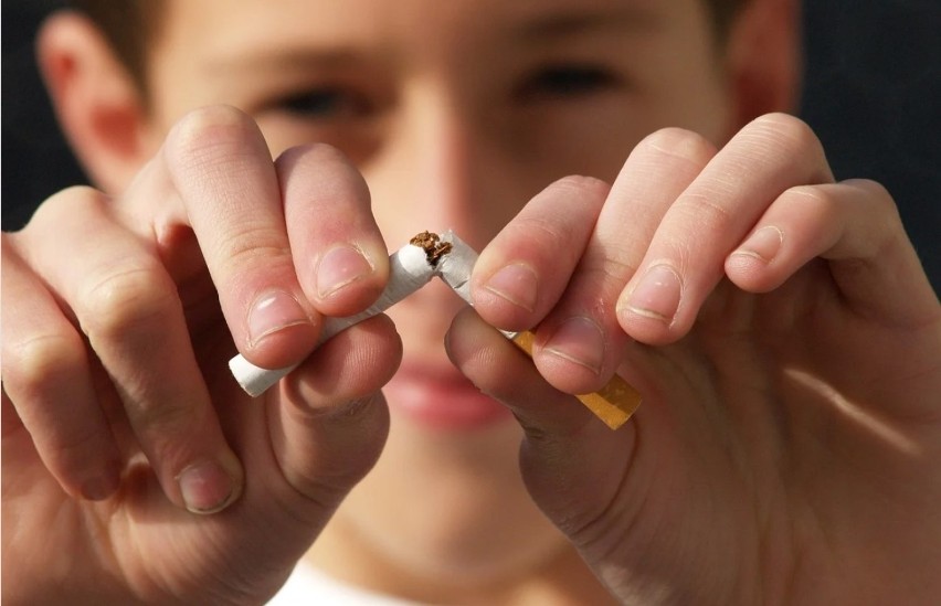 Miłośnik tradycyjnych papierosów w Małopolsce przepala 6,5 tys. zł rocznie. A ile zapłaci w 2022 roku? To zależy od nowych stawek akcyzy