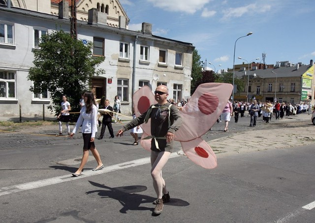 Paweł Hajncel, motyl z procesji Bożego Ciała, zn&oacute;w dostał wezwanie do prokuratury.