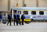 Premier Mateusz Morawiecki w PKP Intercity Remtrak w Idzikowicach koło Opoczna [ZDJĘCIA]