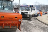 Trwa przebudowa ulic Borek i Krzywej w Tomaszowie Maz. Drogowcy rozpoczęli układanie asfaltu [ZDJĘCIA] 