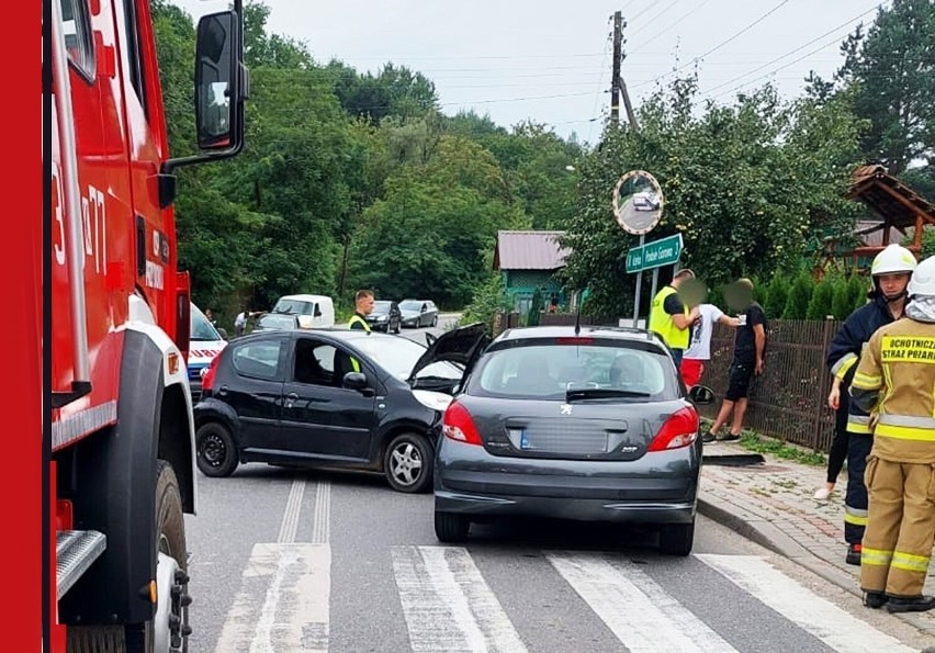 Droga w Przydonicy pechowa dla kierowców. Strażacy działali na miejscu zderzenia aut