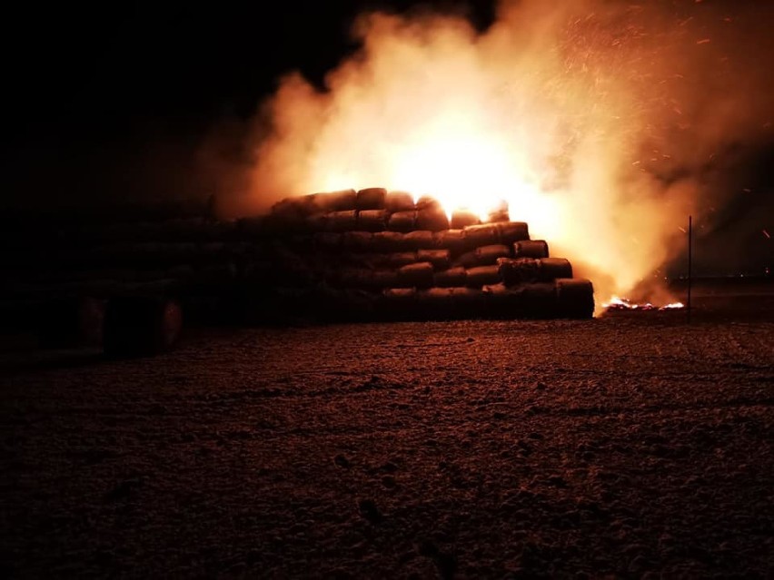 Pożar pod Nysą trwa już kilkanaście godzin. W Nowakach...