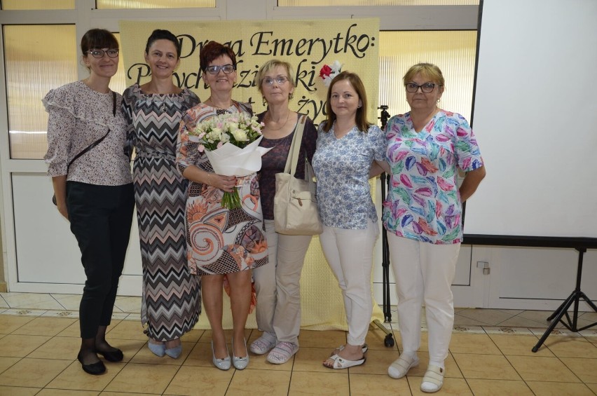Pensjonariusze i pracownicy DPS Skrzynno pożegnali panią Jasię, wieloletnią pielęgniarkę
