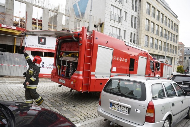 W centrum Poznania z transformatora wyciekła nieznana substancja. Dwie osoby trafiły do szpitala.

Zobacz więcej: Wyciek w centrum Poznania! Dwie osoby w szpitalu