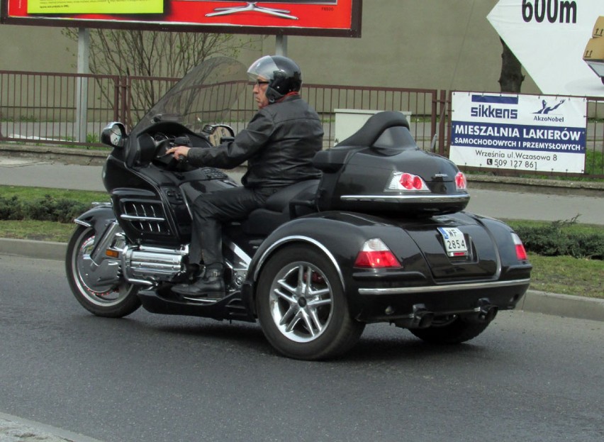 Parada motocykli wyglądała wyjątkowo malowniczo na zjeździe...