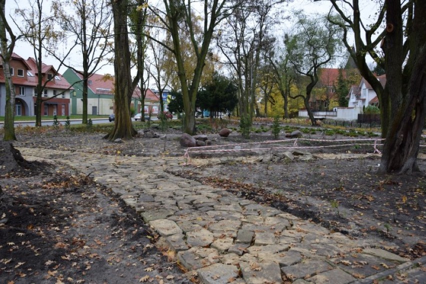 Pruszcz Gdański: "Park z gruszą" nabiera kształtów i kolorów [ZDJĘCIA]