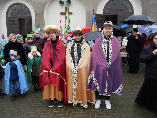 Orszak Trzech Króli w Wielichowie. Wierni przeszli ulicami ze śpiewem na ustach