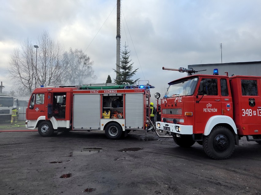 Pożar dawnej piekarni w Tymianku. W akcji 7 zastępów straży pożarnej. ZDJĘCIA