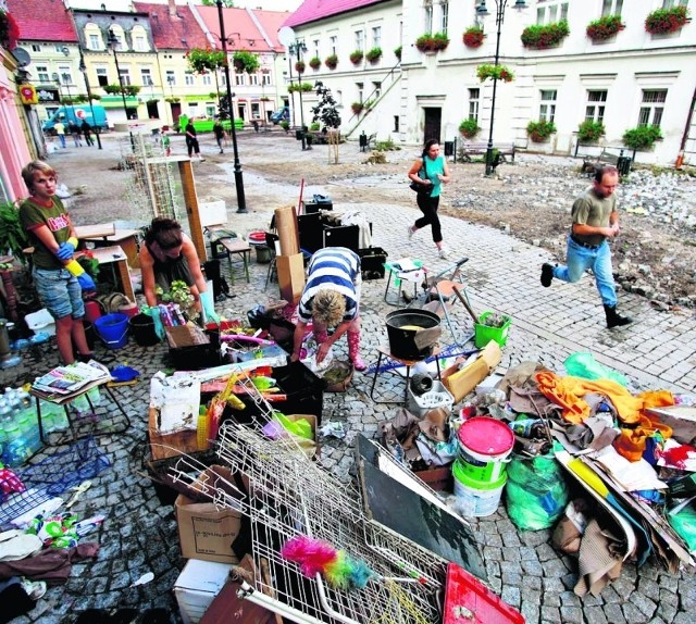 W Leśnej suszą domy i sprzęty, które zalała rzeka Kwisa