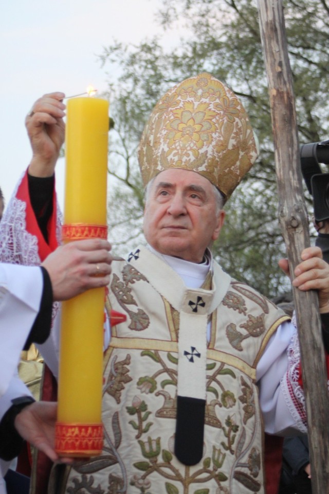 Liturgia Wigilii Paschalnej i chrzest na Ostrowie Lednickim