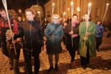 Spacerowali z pochodniami po Międzyrzeczu. Mieszkańcy lepiej poznali historię miasta