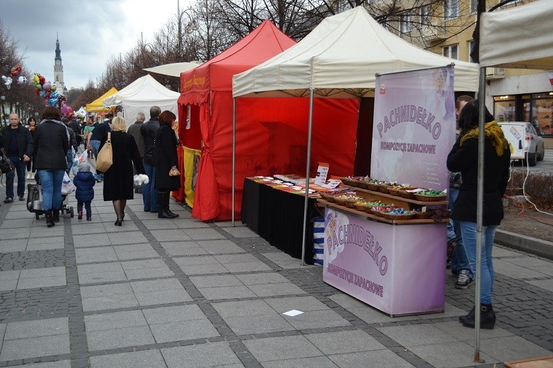 Jarmark w III alei NMP w Częstochowie