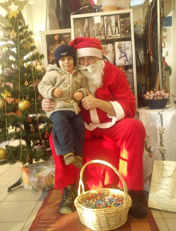 Władysławowo. Mikołaj odwiedził centrum handlowe i sprawił mnóstwo radości dzieciakom