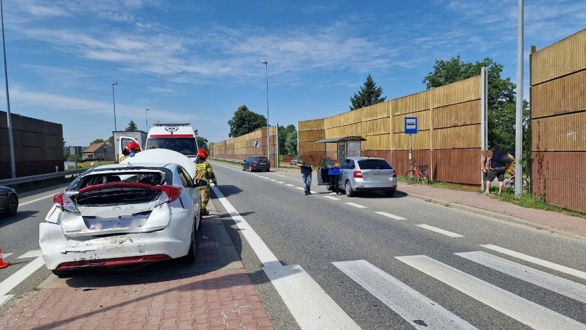 Wypadek na DK 94 koło Wojnicza. Droga w kierunku Krakowa była zablokowana po zderzeniu czterech samochodów