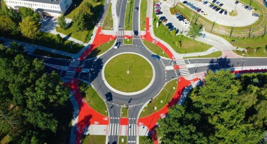 Rozwiązania drogowe proponowane na skrzyżowaniu ulic Bojki i...