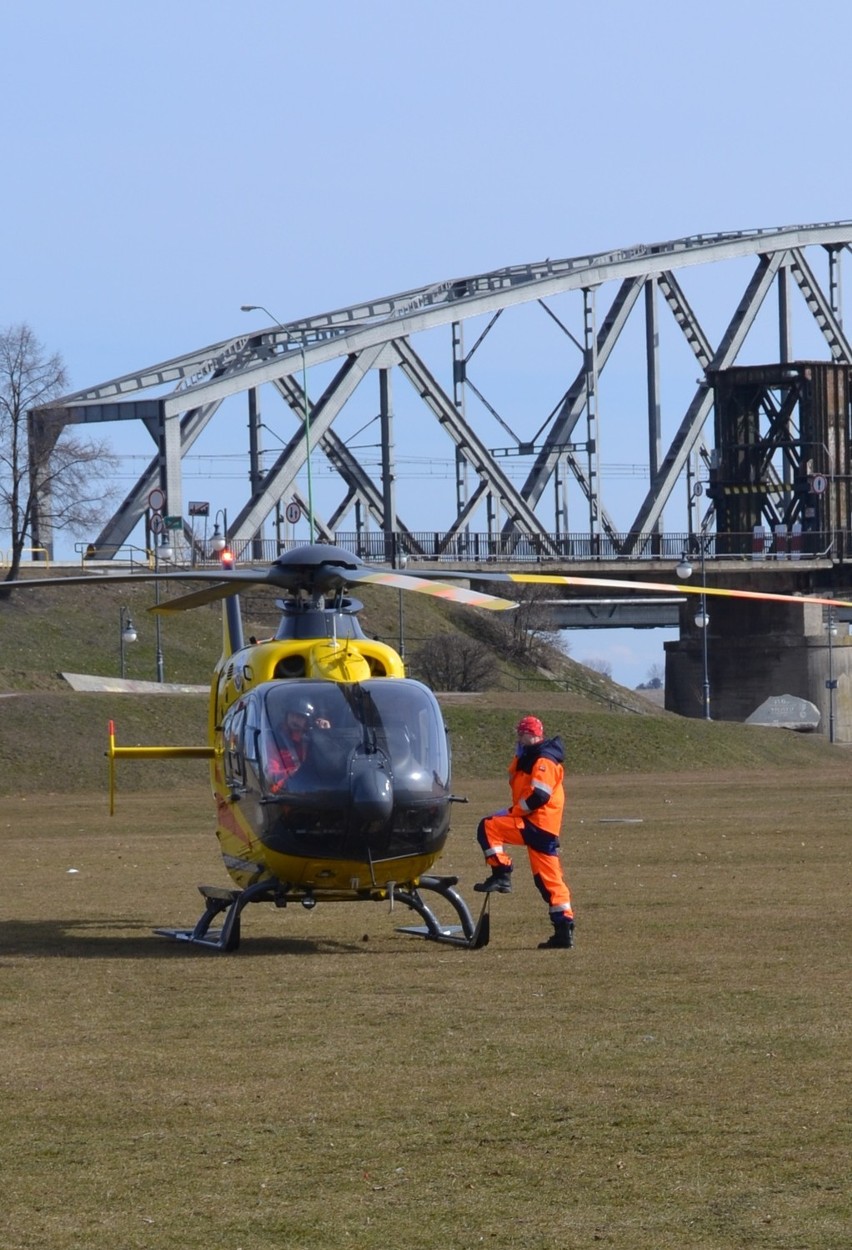 Galeria: helikopter nad Bulwarem Nadwiślańskim w Tczewie