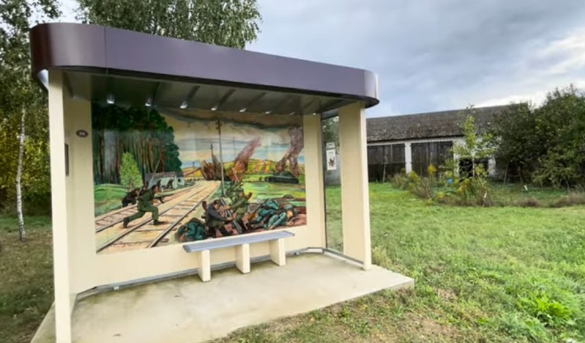 Malowidła na przystankach w gminie Wieluń gotowe. WDK ogłosił konkurs fotograficzny dla szkół podstawowych na stylizacje postaci z murali