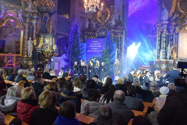 Koncert Kolęd Pełni. Wielkie kolędowanie w kościele ojców jezuitów w Kaliszu