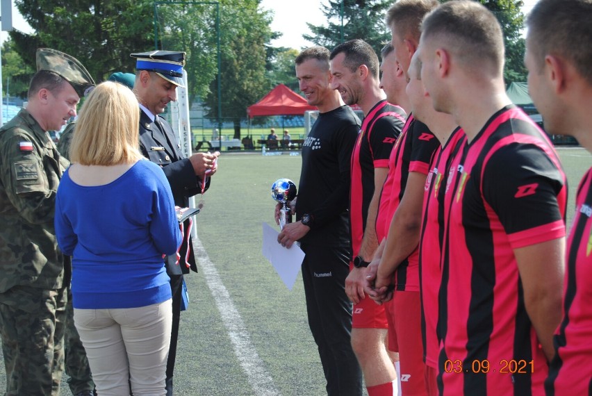 W Stargardzie rozegrany został X Turniej Piłki Nożnej z okazji Święta Wojska Polskiego. Najlepsi stargardzcy strażacy!