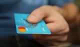 Złodziej karty kredytowej w Tomaszowie zatrzymany. Wykonał ponad 120 transakcji skradzioną kartą