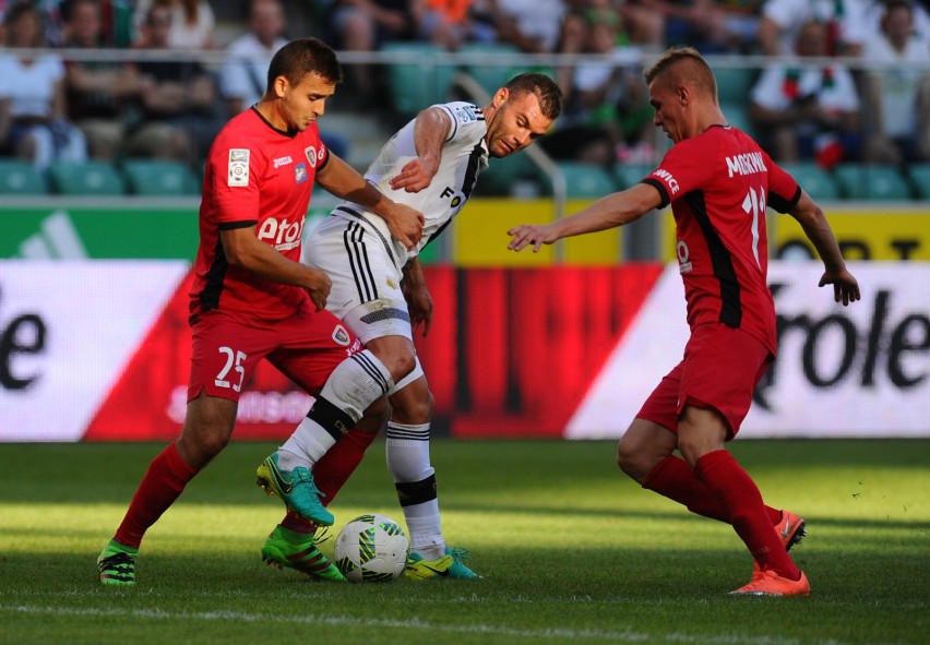 Legia - Piast. Nieskuteczni mistrzowie Polski znów tracą...