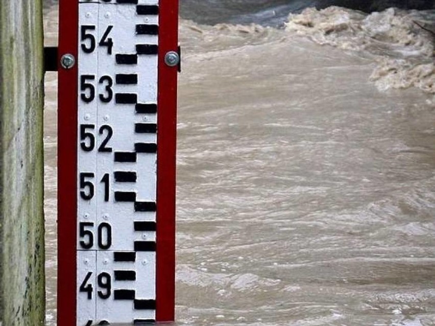 Pogotowie powodziowe w woj. śląskim: Deszcze i burze powoli ustają, poziom wód w rzekach wciąż wysoki