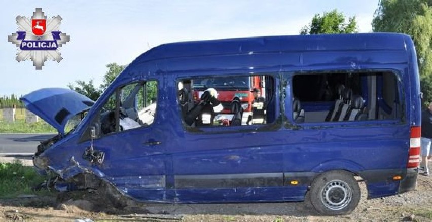 Wypadek w Kolonii Łuszczów: Bus z 8 obywatelami Serbii zjechał z drogi i wpadł do rowu