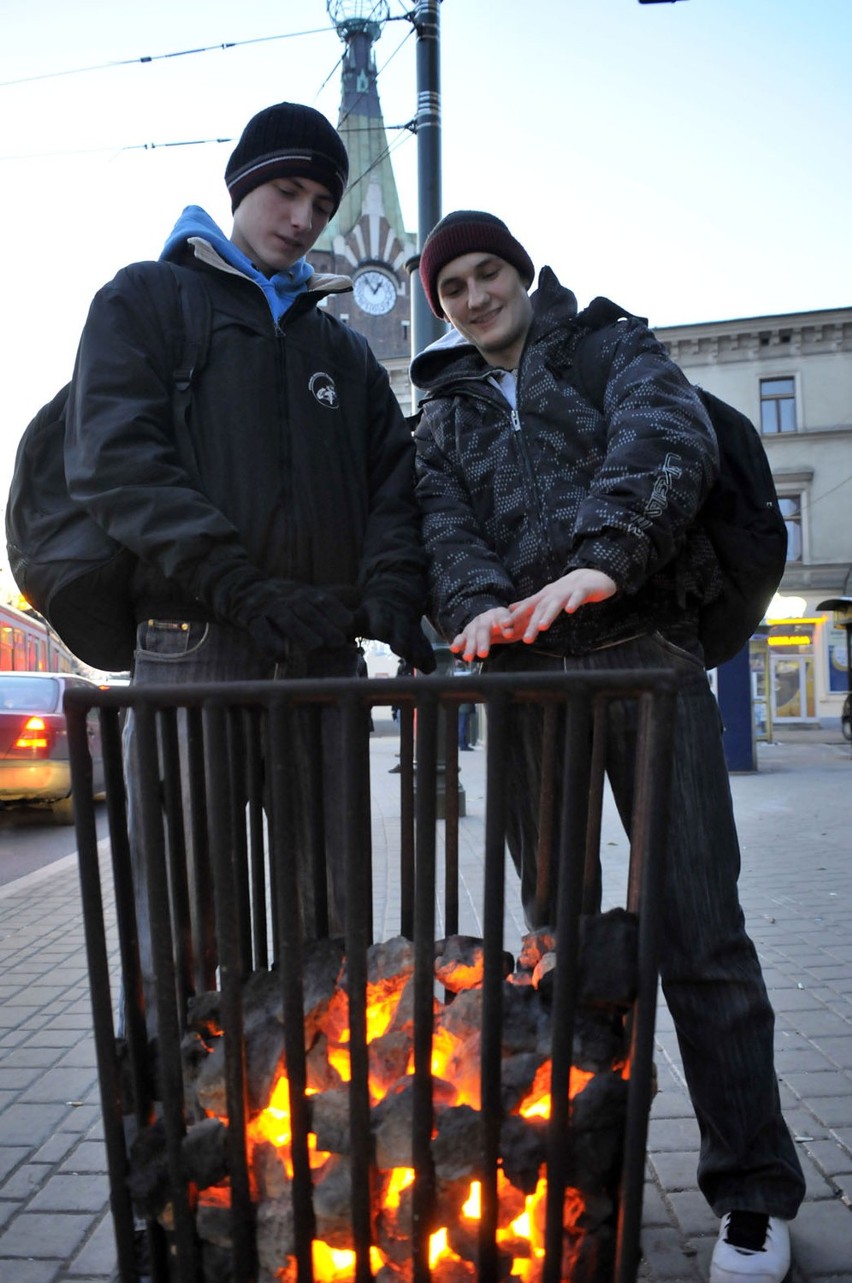 Kraków: koksowniki stanęły na ulicach miasta [ZDJĘCIA]