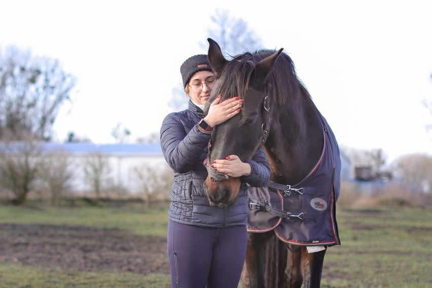 Bo miłości się nie sprzedaje. Zawody konne w stajni w Komarowie 