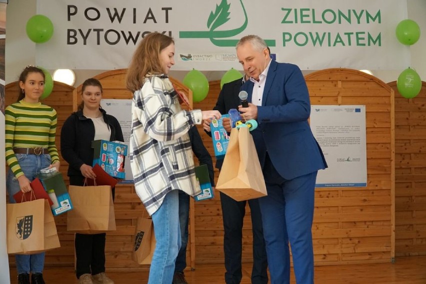 Maja Kuczkowska ze szkoły w Niezabyszewie powiatowym mistrzem ekologii