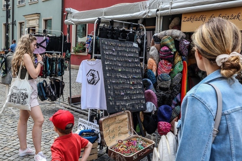 Cudeńka - produkty handmade na Jarmarku św. Dominika w Gdańsku. Niepowtarzalne torby, buty oraz biżuteria z... kapsułek po kawie [ZDJĘCIA]