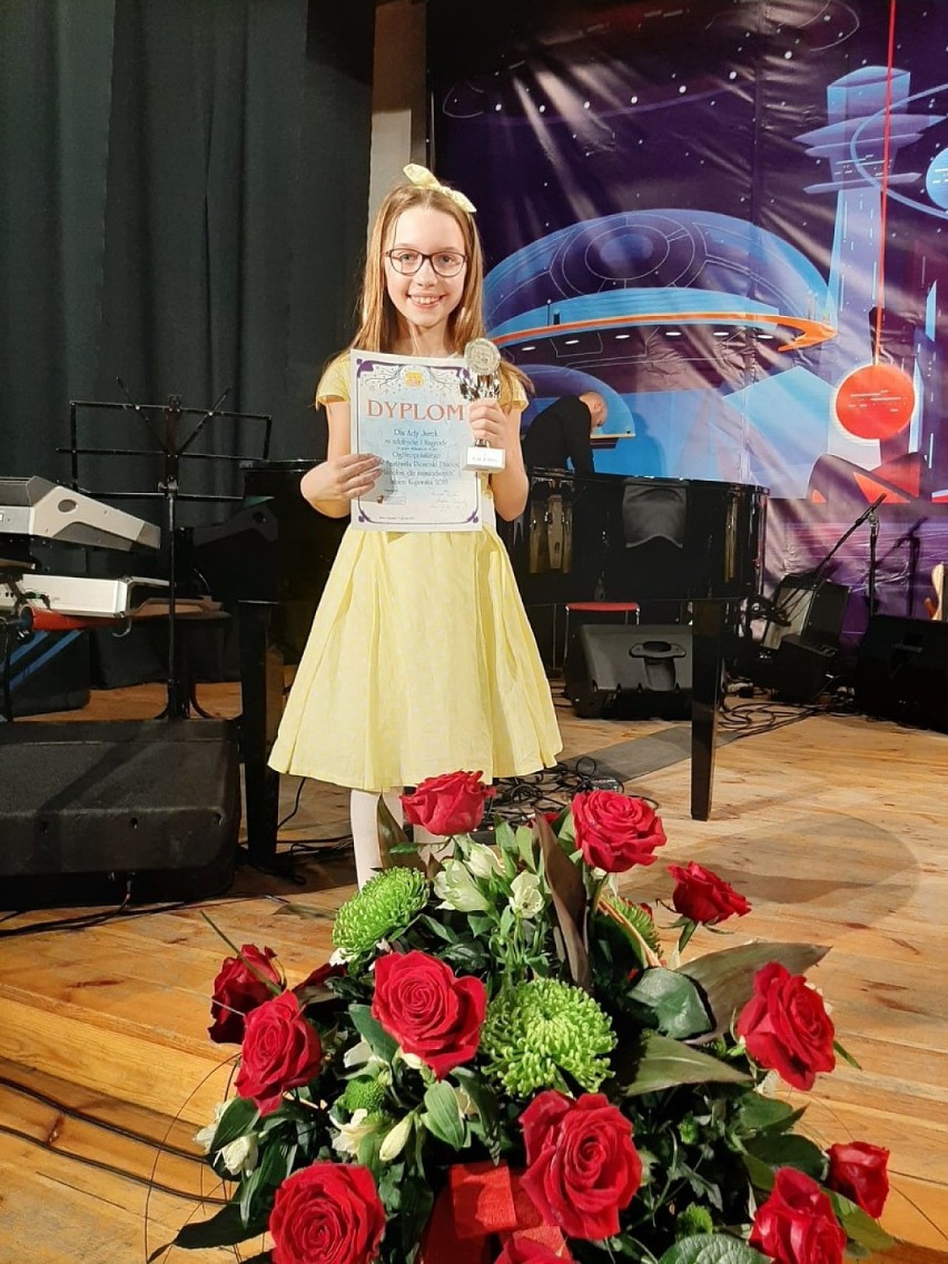 Młoda wokalistka z Młodzieżowego Domu Kultury w Kaliszu...