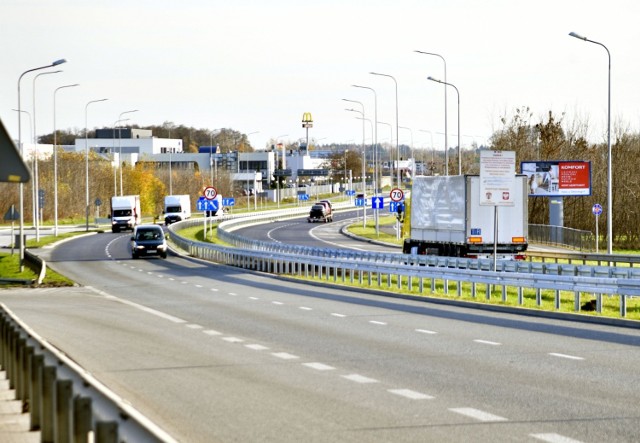 Ulica Żółkiewskiego jest trasa tranzytową dla kierowców przejeżdżających przez radom ze wschodu  i południowe wschodu do krajowej "siódemki". Zdaniem władz miasta nadal powinien być to odcinek drogi krajowej.