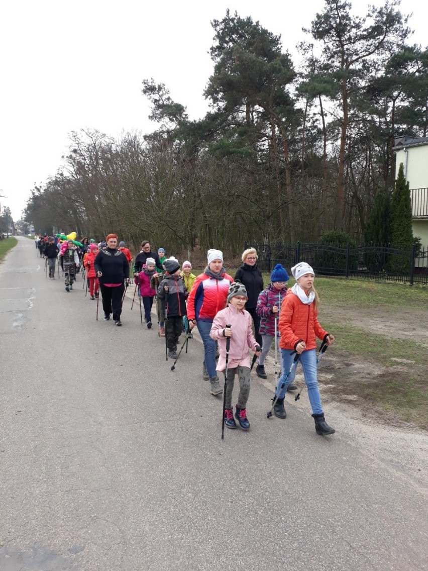 Marsze z kijkami nordic walking co roku organizowane są  z okazji nadejścia wiosny w Wiatrowie