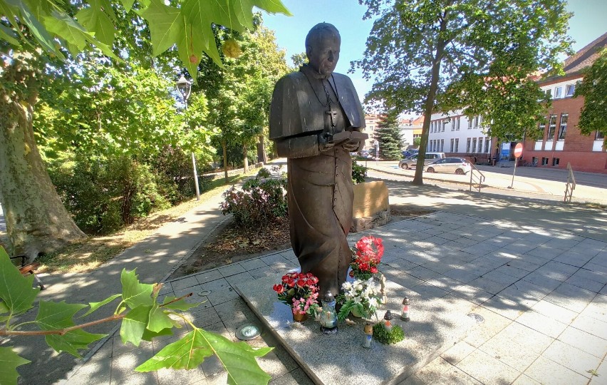Pomnik Jana Pawła II w Rawiczu