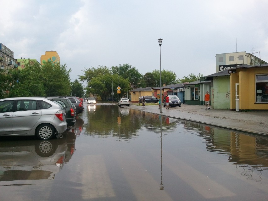 Zalane Skierniewice. Zobacz zdjęcia ulic pełnych wody