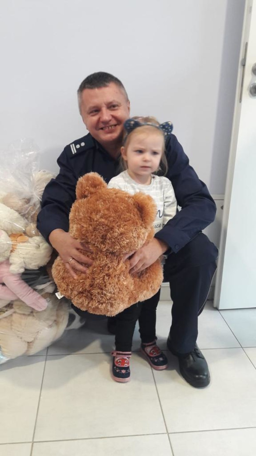 Dzieci ze żłobka w Sulejowie przekazały policji z Piotrkowa...