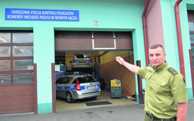 Sierż. szt. SG Michał Tokarczyk mówi, że policja nadal będzie mogła serwisować swoje służbowe samochody w warsztatach