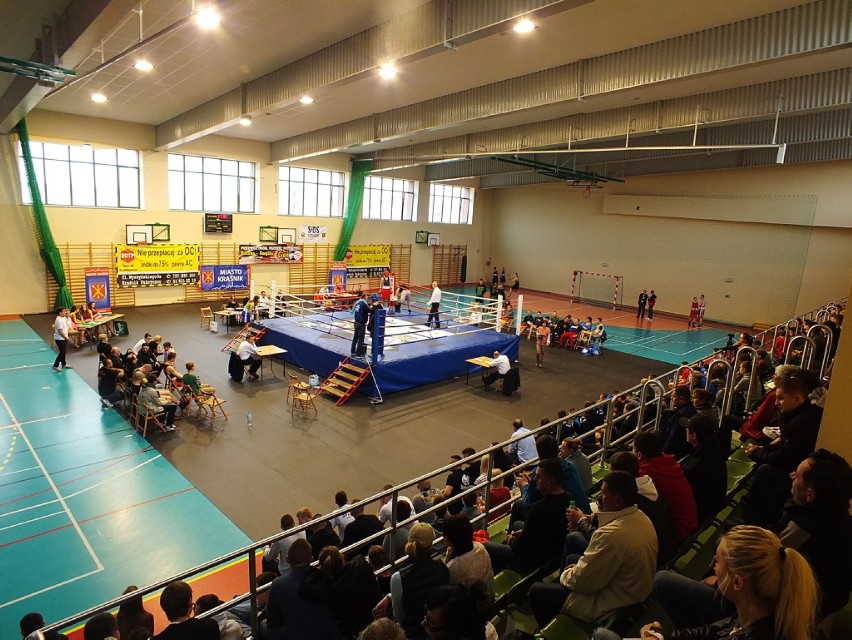 Turniej bokserski zorganizowano w hali im. Arkadiusza...